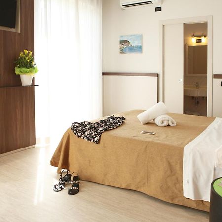 Hotel Mondial Porto Recanati Exteriör bild